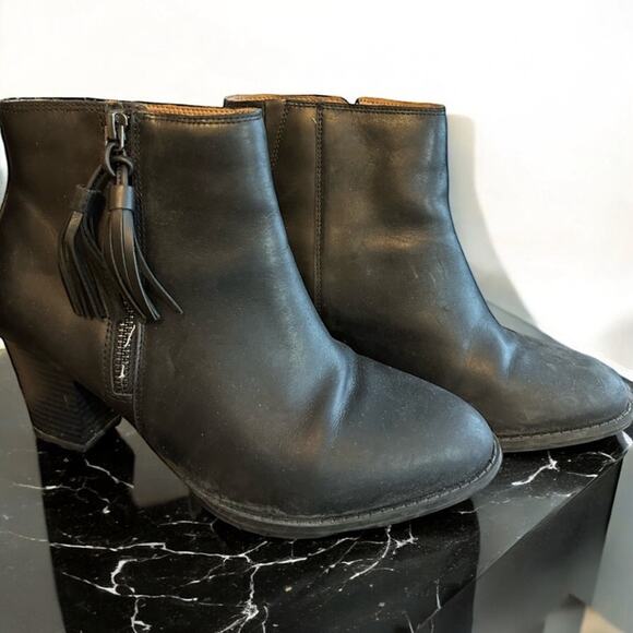 Vionic Shoes - Vionic size 8 1/2 heeled boots women’s, black